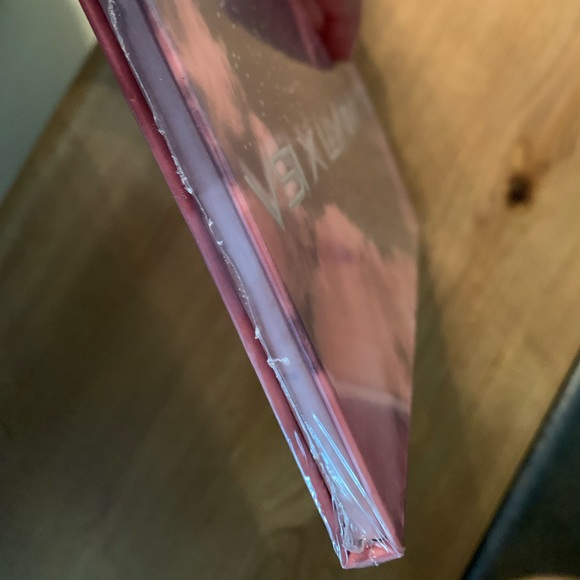 NWT Illuminati x ISA Eyeshadow Palette - Picture 5 of 6